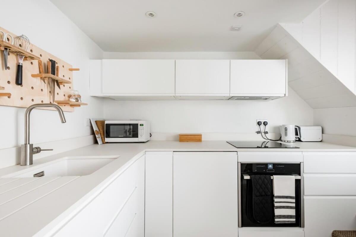 Central Georgian Townhouse With Free Parking Bath Bagian luar foto