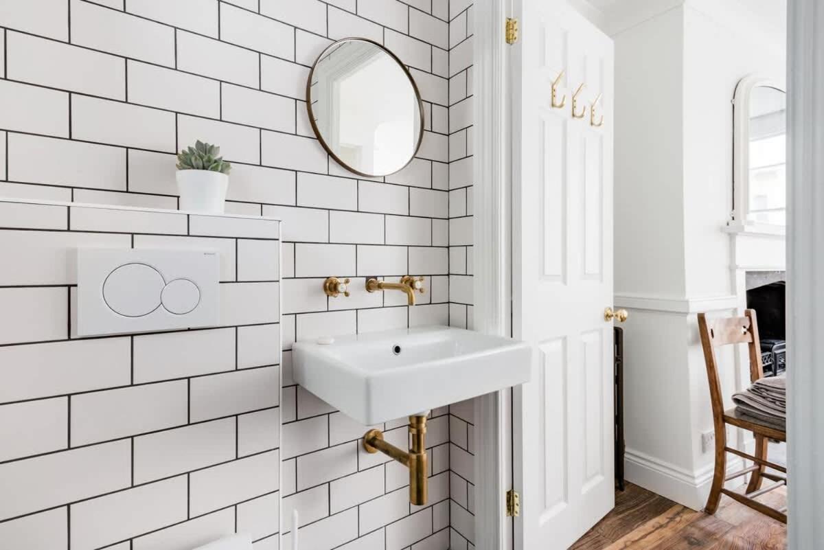 Central Georgian Townhouse With Free Parking Bath Bagian luar foto
