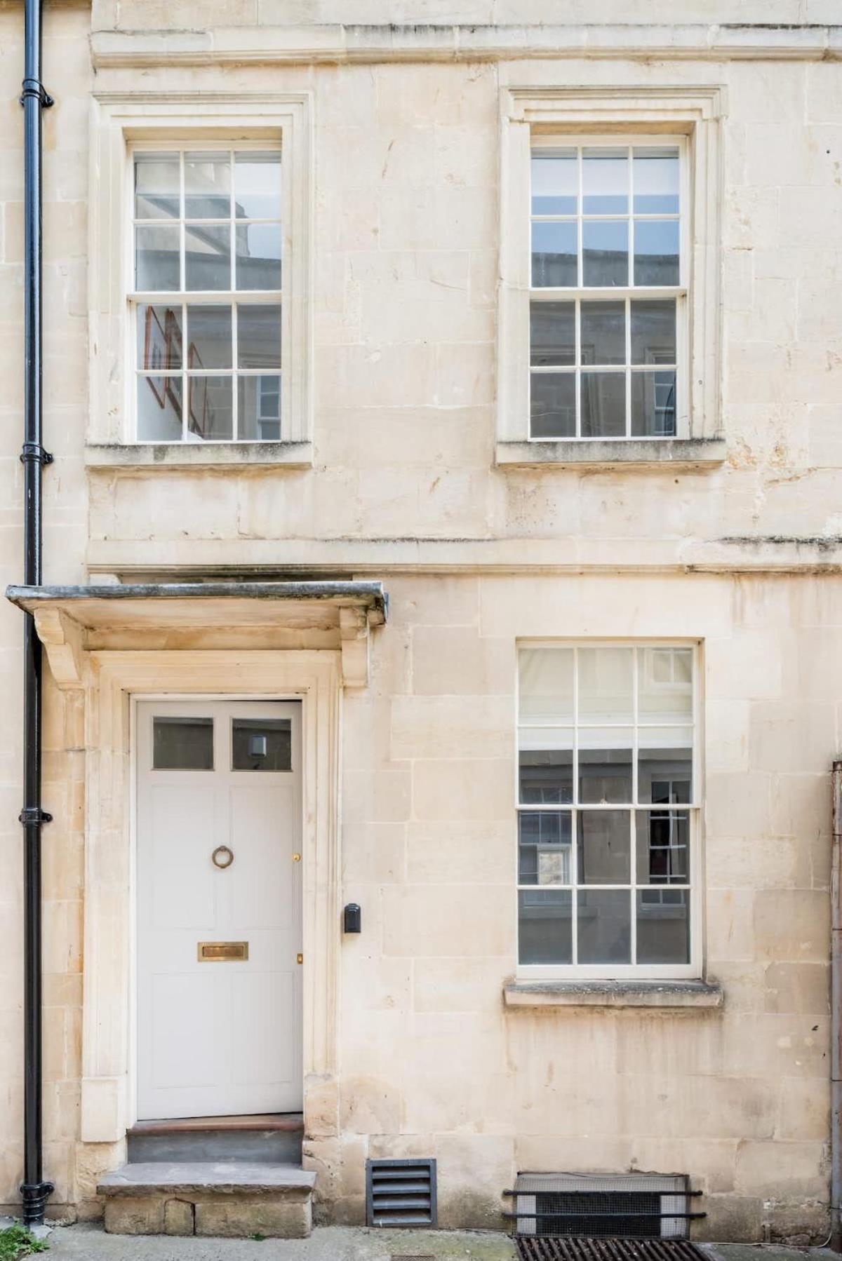 Central Georgian Townhouse With Free Parking Bath Bagian luar foto
