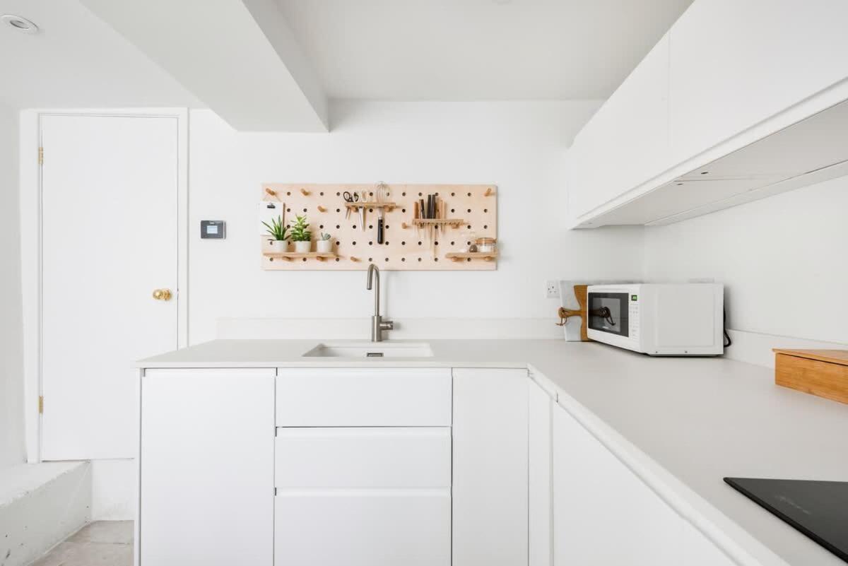 Central Georgian Townhouse With Free Parking Bath Bagian luar foto