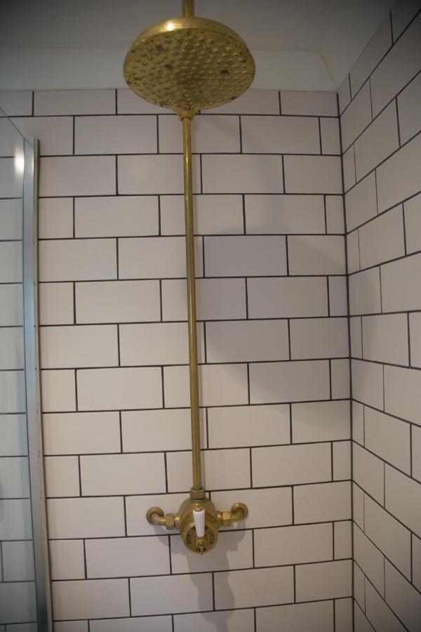Central Georgian Townhouse With Free Parking Bath Bagian luar foto